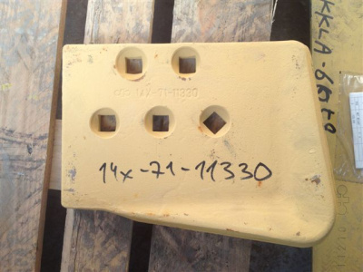 14X-71-11330 КРАЙНЯЯ РЕЖУЩАЯ КРОМКА (литье) D65EX