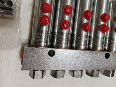 081770-5 Инжектор смазки LINCOLN SL-1 (81770-5)