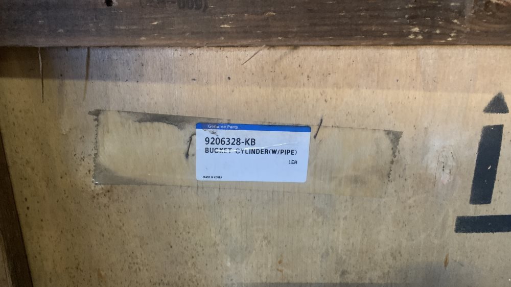 9255452-KB Гидроцилиндр ковша