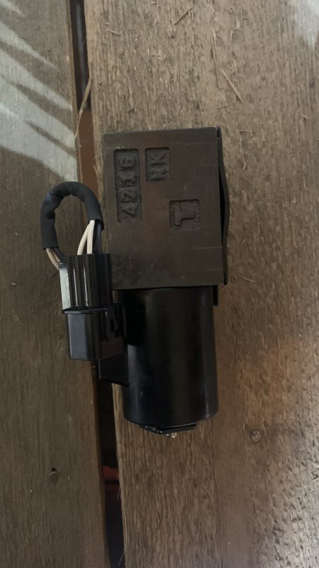 12N53-82552 Клапан электромагнитный