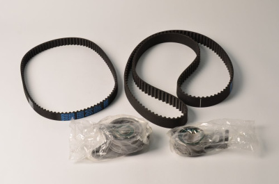 KTB400 (DAYCO) Комплект ГРМ MITSUBISHI/HYUNDAI PAJERO/L200/L300/PORTER/STAREX 2.5D 1986=>(ролик2шт+ремень163х25)