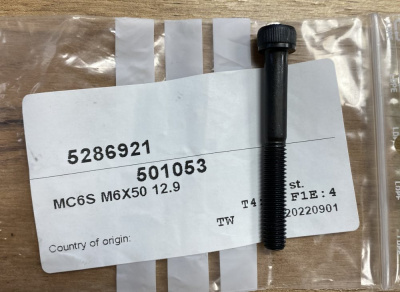 501053 Винт