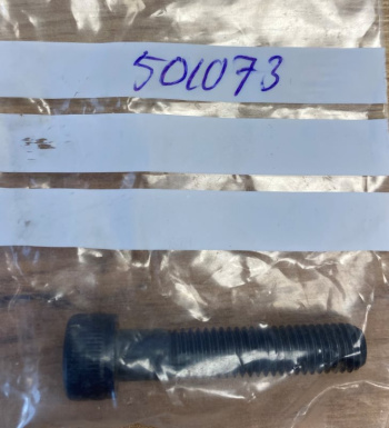 501073 Винт